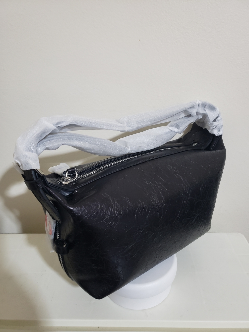 Classic Black Shoulder Bag with Top Zip Closure
